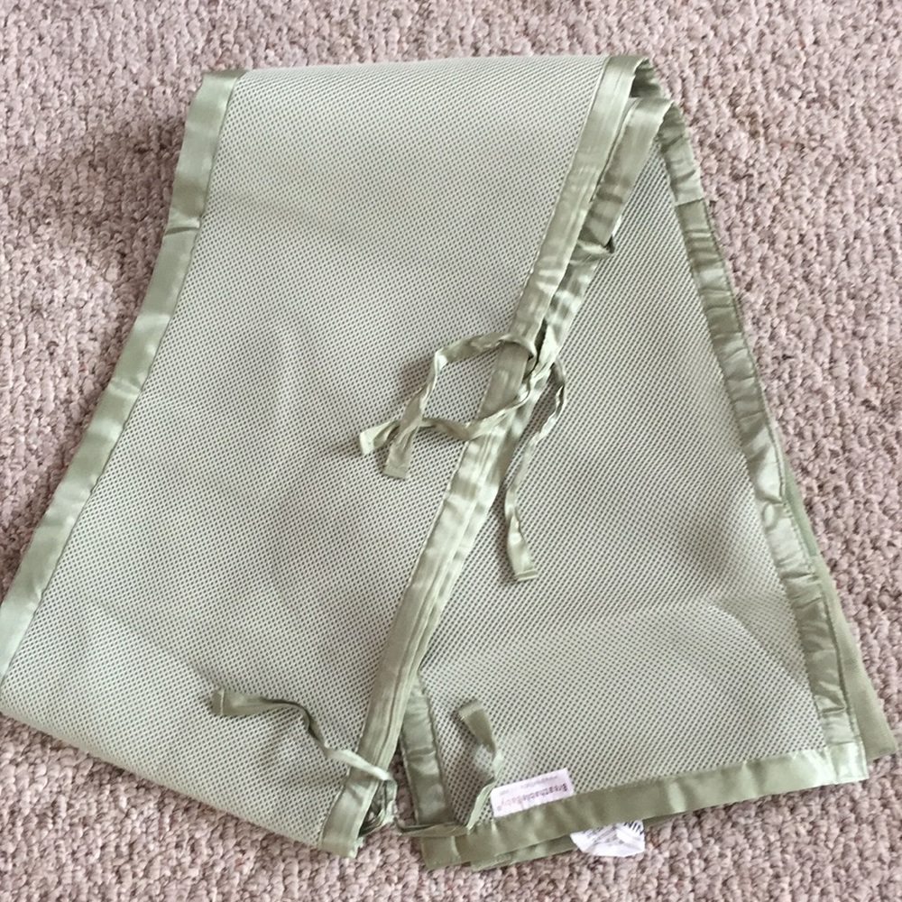 Breathable mesh crib liner